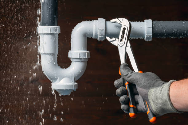 Professional Emergency Plumber technician working in Lightfoot, VA